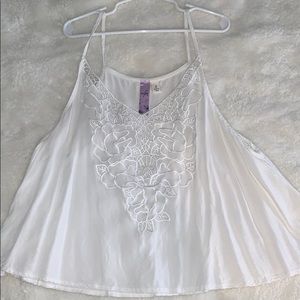 White crotchet crop tank top